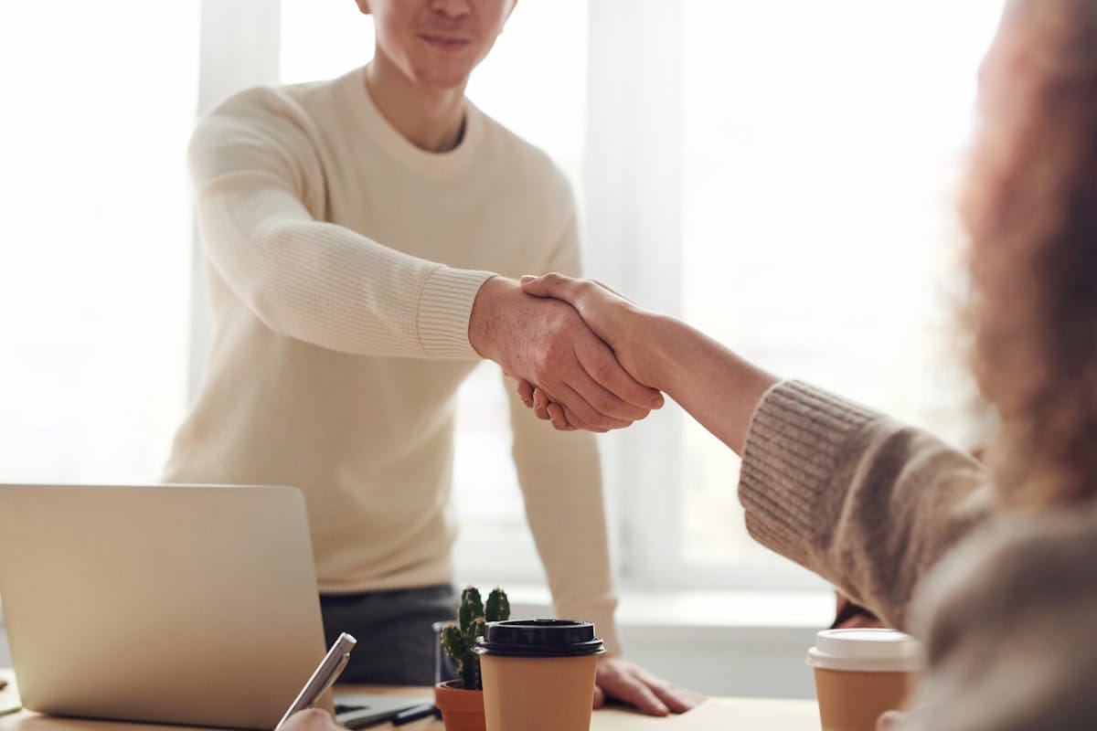 Équipe travaillant sur du contenu créatif